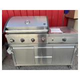 Scratch/dent members mark propane grill