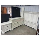 Scratch and Dent 4pc QN size bedroom set,