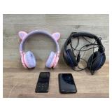 2 MP3 players and 2 sets headphones