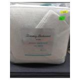 Tommy Bahama full/queen comforter set
