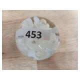 CLEAR ROUND PAPERWEIGHT WITH WHITE.CLEAR FLOWER