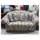 Floral Loveseat with 4 matching pillows