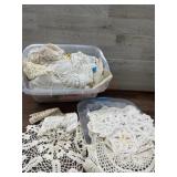 Miscellaneous tote of assorted doilies