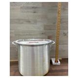 Large used pot w/lid and metal strainer inside