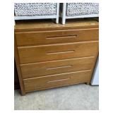 4- Drawer oak chest of drawers  Top needs