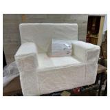 Pillowfort White childs chair