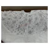 White tree skirt