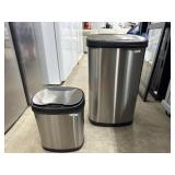 Set of two nine stars trash cans bathroom size