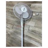 Floor fan with no base