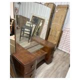 Antq dressing table with mirror