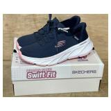 Ladies Navy Swift-Fit Sneakers, Size 6.5