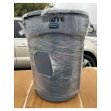Brute Rubbermaid Trash Can
