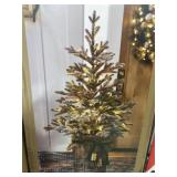 4ï¿½ pre lit decorative topiary