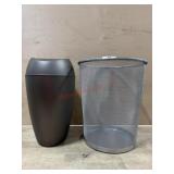 Mesh trash can and plastic trash can