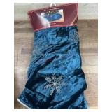 Blue tree skirt