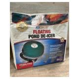 Floating pond de icer