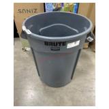 30 gallon brute trash can