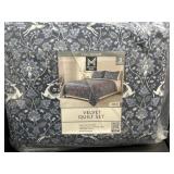 Full/queen velvet quilt set