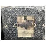 Full/queen velvet quilt set