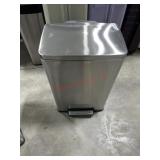 Tramontina 13 gallon trash can- dented