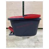 Spin mop bucket