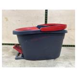 Spin mop bucket