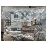 Printed Quilt Set with Two Shams