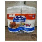 Package of 250 Hefty Supreme Lunch Plates