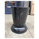 Black planter