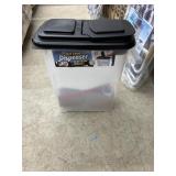 8 gallon food dispenser