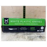 600 White Plastic Knives