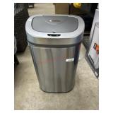 Ninestar 13 gallon trash motion sensor can dented