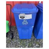 Rubbermaid 45 gallon recycling bin