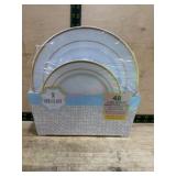 48 Luxe Plastic Plates With Gold Trim