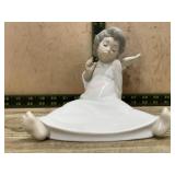 Lladro Angel Wondering figurine