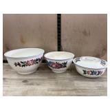 Set of 3 Kitchen Kraft bowls with one lid
