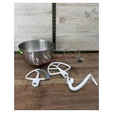 Metal kirchen aid mixing bowl and 4 beater