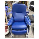 Lumex deluxe clinical care recliner