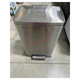 Tramontina 13 gallon trash can- scratched