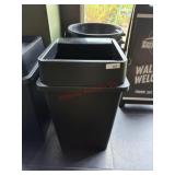 33 gallon commercial trashcan