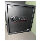 Expedition safe no keys. Does have combo