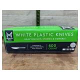 Heavyweight Disposable Plastic Knives