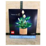 LEGO Botanicals Peace Lily, 874 Pieces