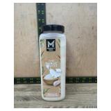 Fine Garlic Powder in Plastic Container