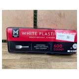 600 White Plastic Forks