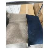 2 upholstered accent pillows