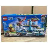 LEGO City Emergency Vehicles HQ 60371, 706 Pieces