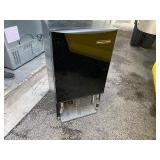 KITCHENAIDE UNDERCOUNTER "SUPERBA" 18" ICE MAKER