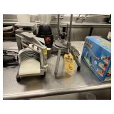 ASSORTED KITCHEN TOOLS - BLENDER, CORER, KNIVES, E