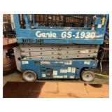 GENIE GS1430 SCISSOR LIFT (OIL LEAK)